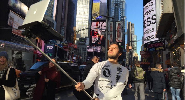 Imagen - El palo selfie para MacBook ya es una realidad