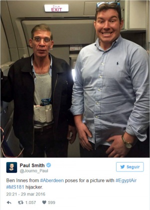 Imagen - Un reh&eacute;n se saca un "selfie" con el secuestrador de EgyptAir