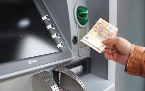 Imagen - El skimmer falso, el nuevo m&eacute;todo para robarte datos mientras retiras dinero de un cajero