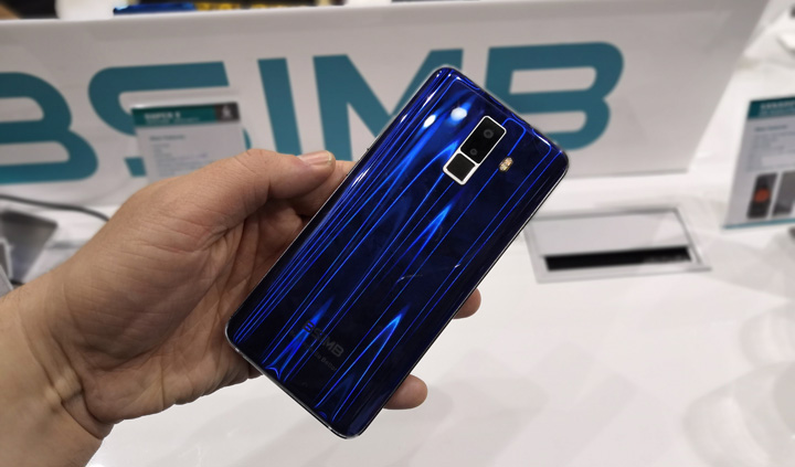 Imagen - BSIMB Super X, un smartphone &quot;todo pantalla&quot; con resistencia al agua y carga inalámbrica