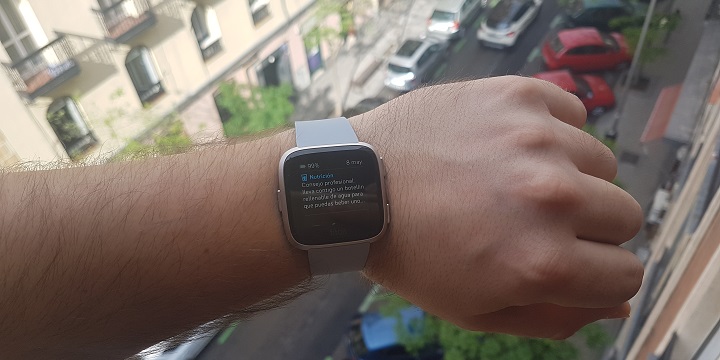 Imagen - Review: Fitbit Versa, un smartwatch deportivo con un buen diseño