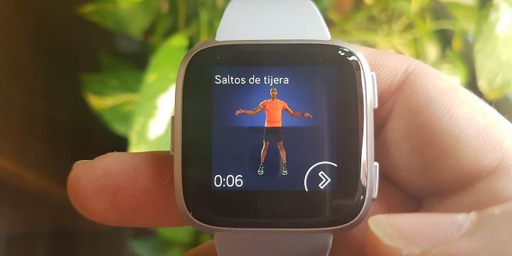 Imagen - Review: Fitbit Versa, un smartwatch deportivo con un buen diseño