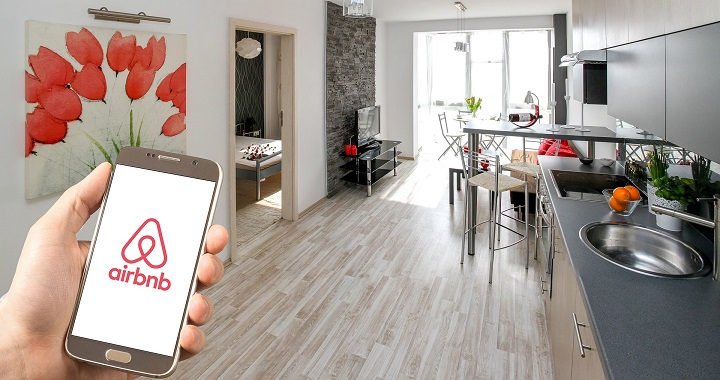 Imagen - 1 de cada 10 usuarios de Airbnb ha encontrado cámaras ocultas en sus alojamientos