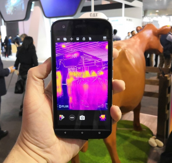 Imagen - CAT S61, el móvil profesional con sensor de temperatura, calidad del aire y distancia