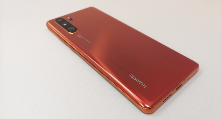 Imagen - Huawei P30 Pro es oficial: cu&aacute;druple c&aacute;mara con zoom x10 y sensor de huellas en pantalla