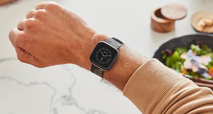 Imagen - Versa 2 es oficial: Alexa llega al smartwatch deportivo de Fitbit