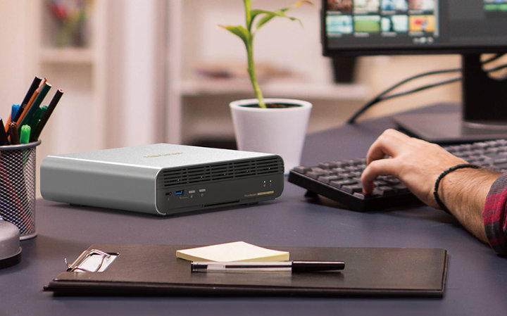 Imagen - QNAP NASbook TBS-h574TX: el nuevo NAS flash para edición multimedia con SSD E1.S